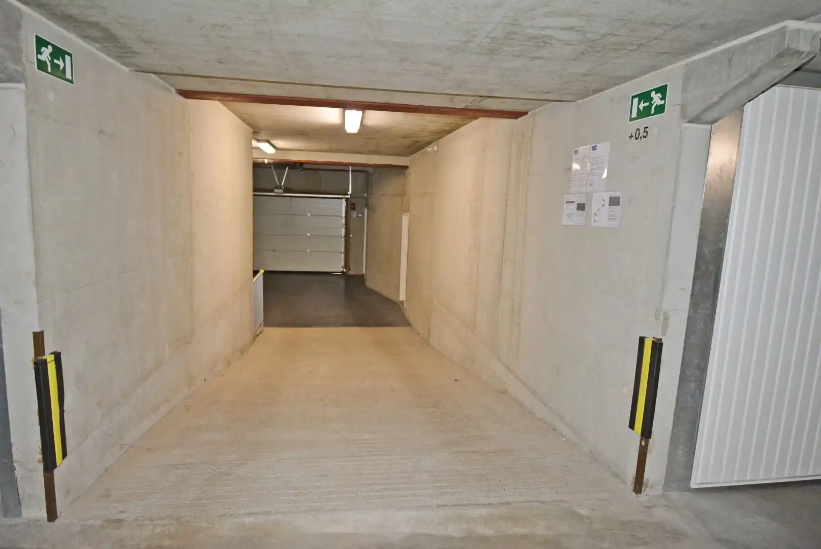 Gesloten garagebox te huur  in de Paul Parmentierlaan foto 5