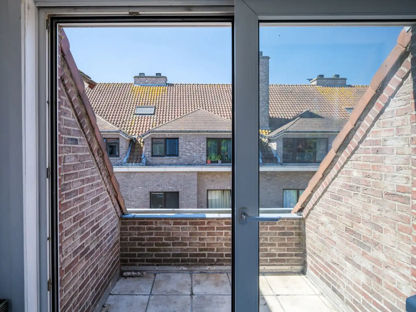 Ruim appartement met terras, garage en 2 slaapkamers in Drongen foto 6