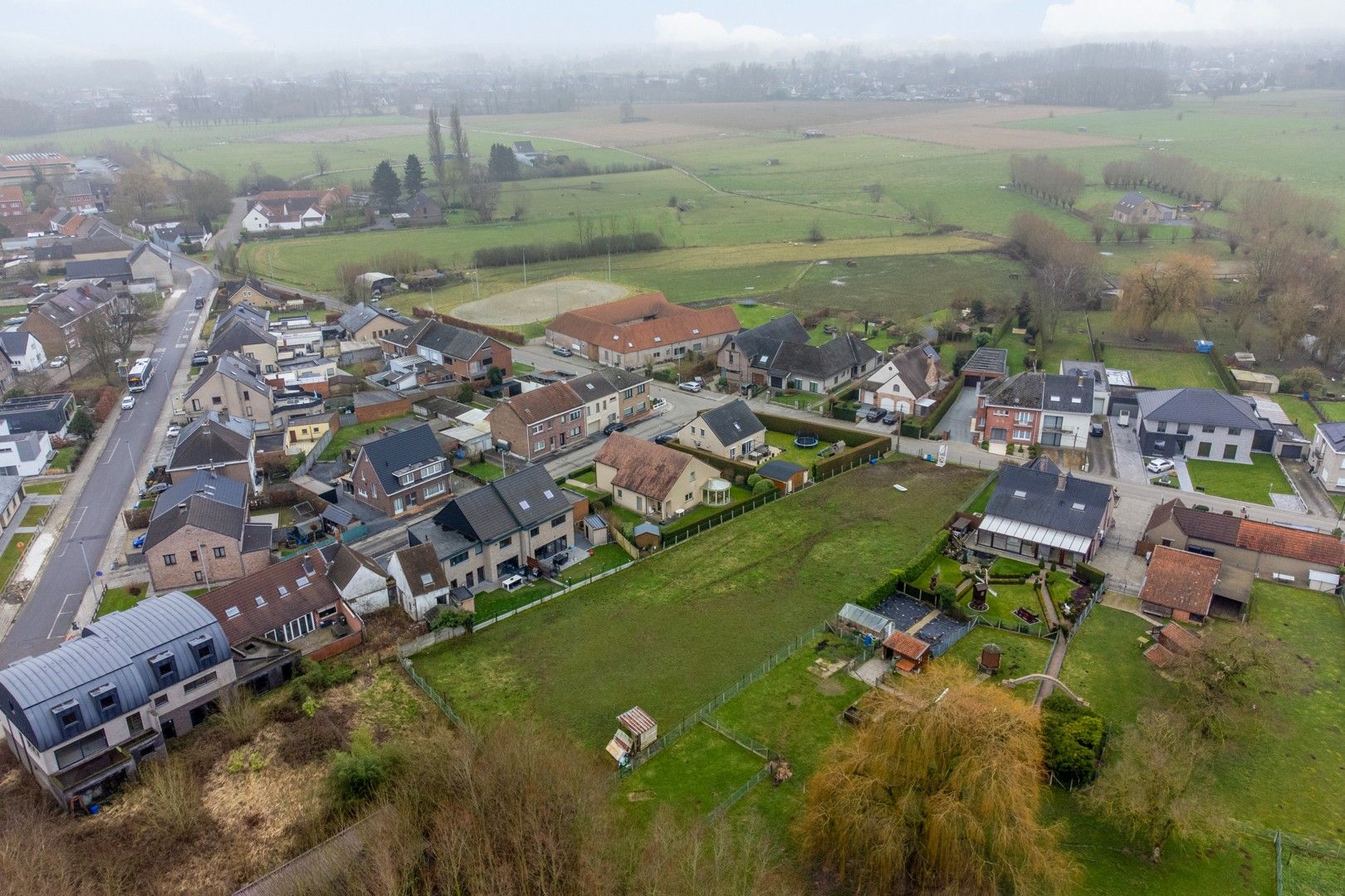 Ruime bouwgrond van 2184 m² in een rustige omgeving te Nieuwerkerken foto 2