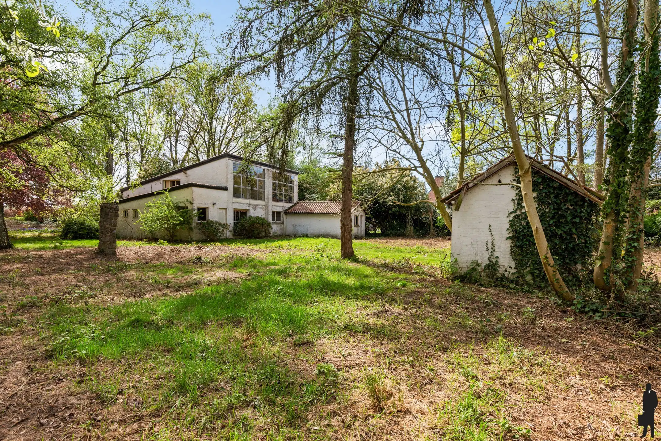 Hoofdfoto van de publicatie: Te renoveren zonevreemde woning op perceel van ca. 6685 m²
