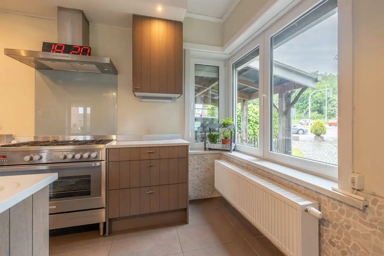 Gunstig gelegen woning met 3 slpk, tuin, carport, garage foto 9