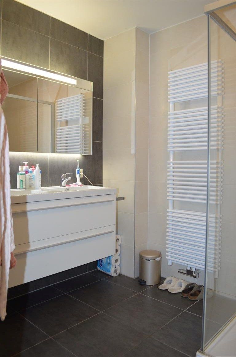 Appartement met twee slaapkamers, autostaanplaats en kelderberging in het centrum. foto 11