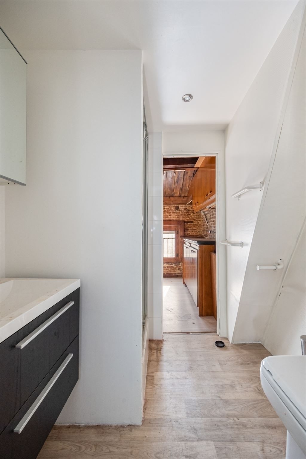 Woonst met ruim magazijn pal in de stad foto 33