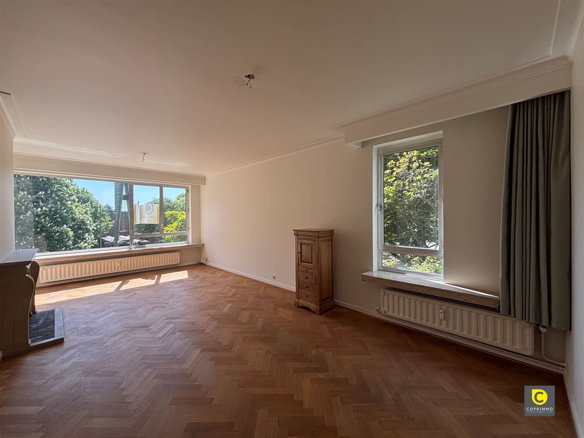 Ruim 2 slaapkamer app met bureel & stpl foto 2