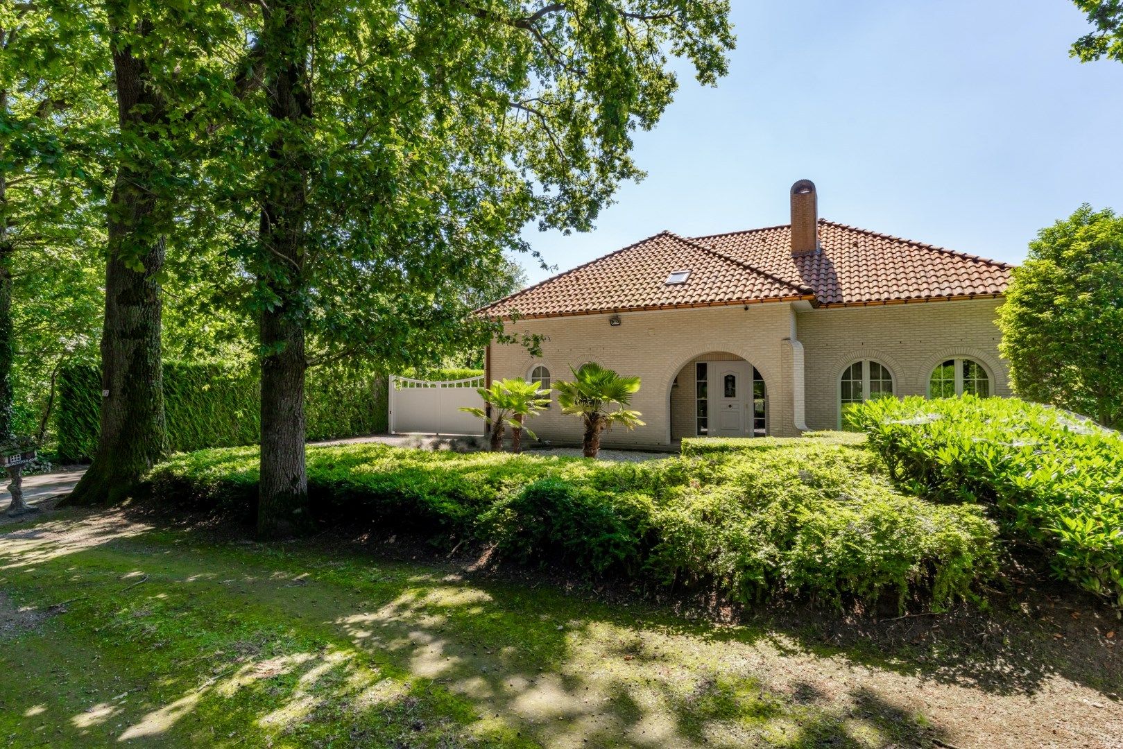 Prachtige villa te koop op rustige locatie! foto 2