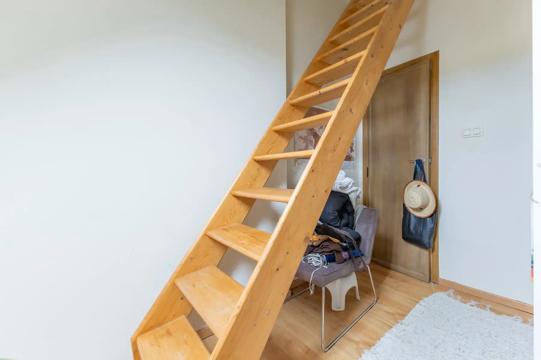 Goed gelegen woning met ruime loods foto 15
