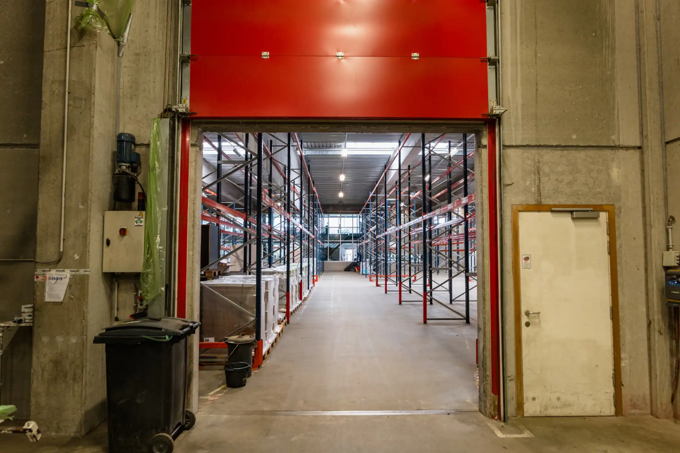 Modern bedrijfsgebouw langs E17 in Zwijndrecht foto 41