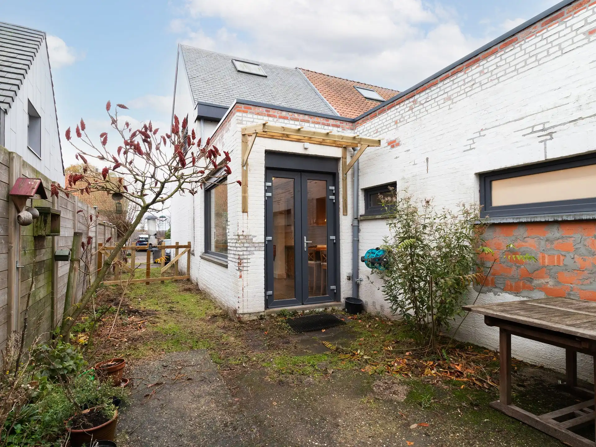 Instapklare halfopen bebouwing met werkplaats en tuin foto 16