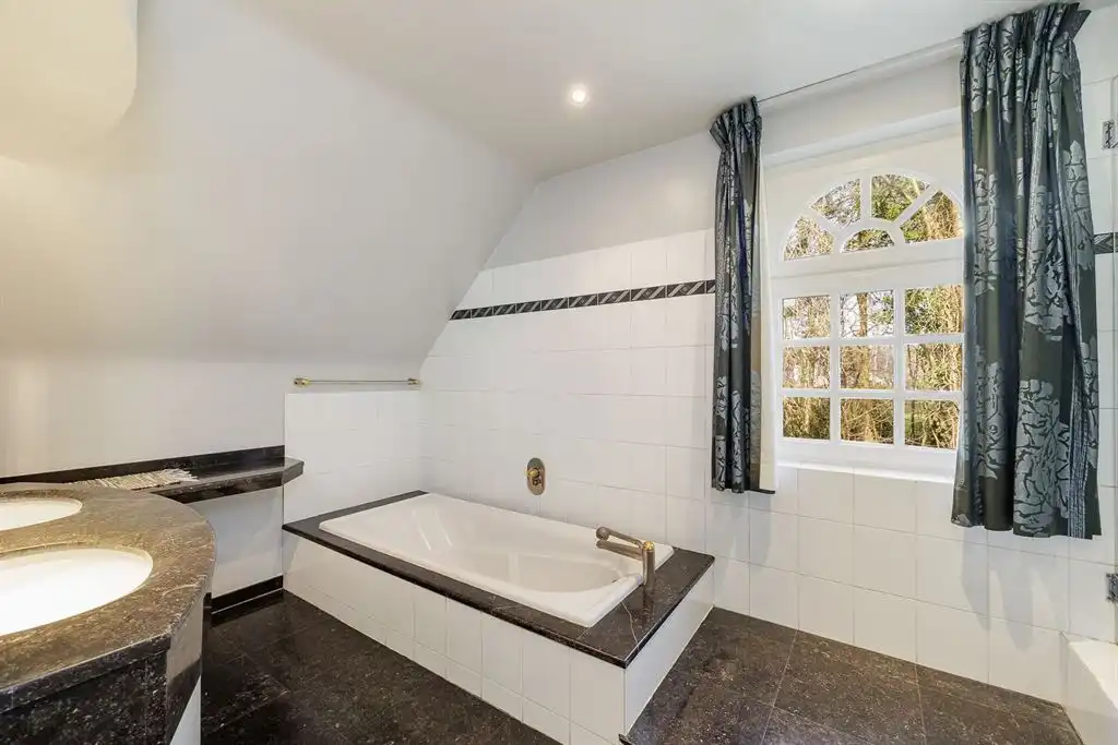 Mooie villa in de doodlopende straat in wijk "Zonnebos" foto 18