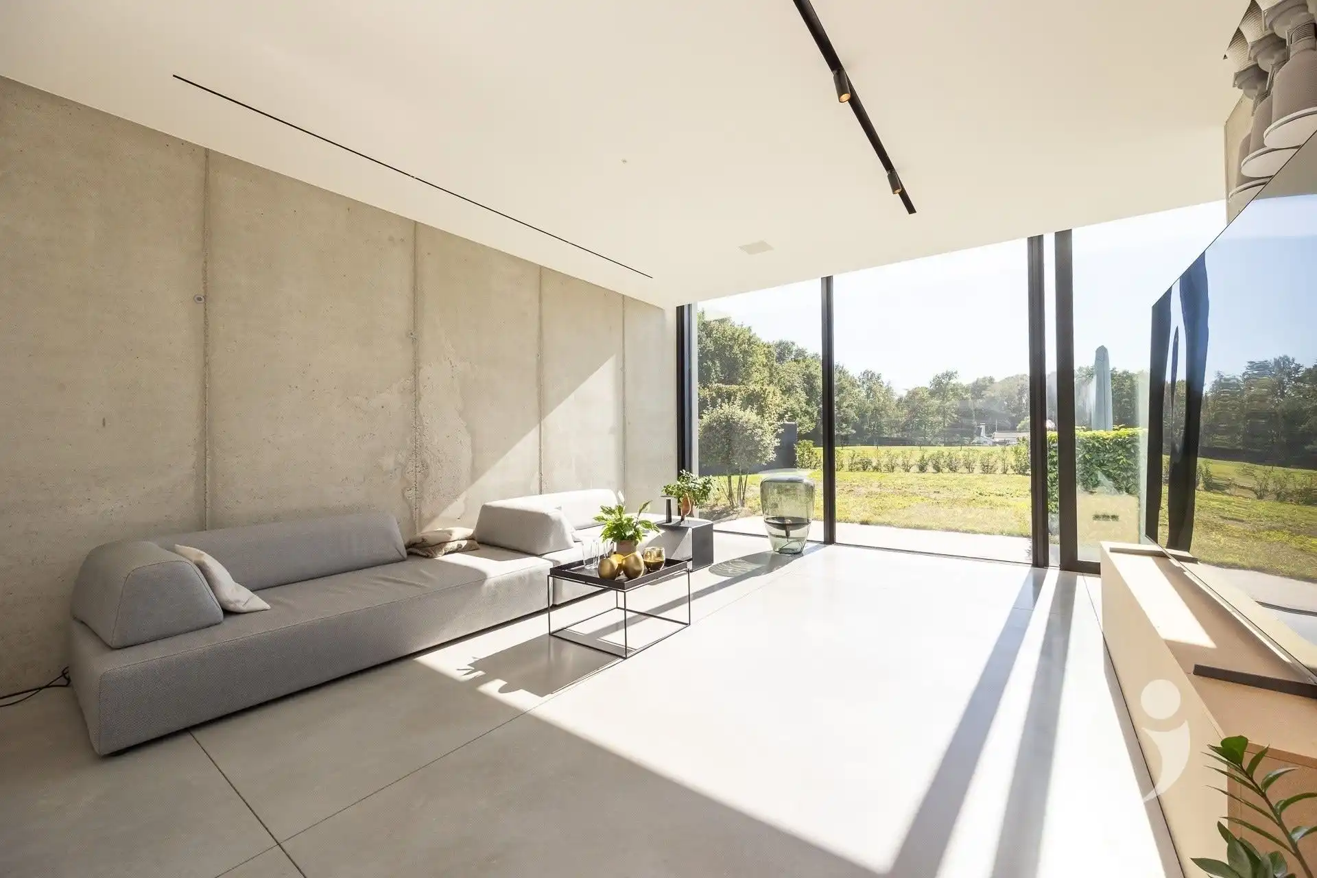 High-end architectenwoning met zwembad en prachtig zicht op de achterliggende weides foto 16