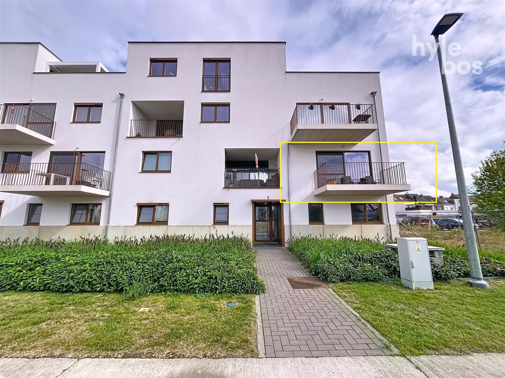 Lichtrijk, instapklaar appartement met autostaanplaats foto {{pictureIndex}}