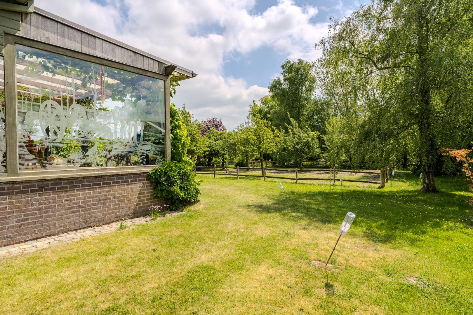 Ruime villa met mooie tuin foto 32