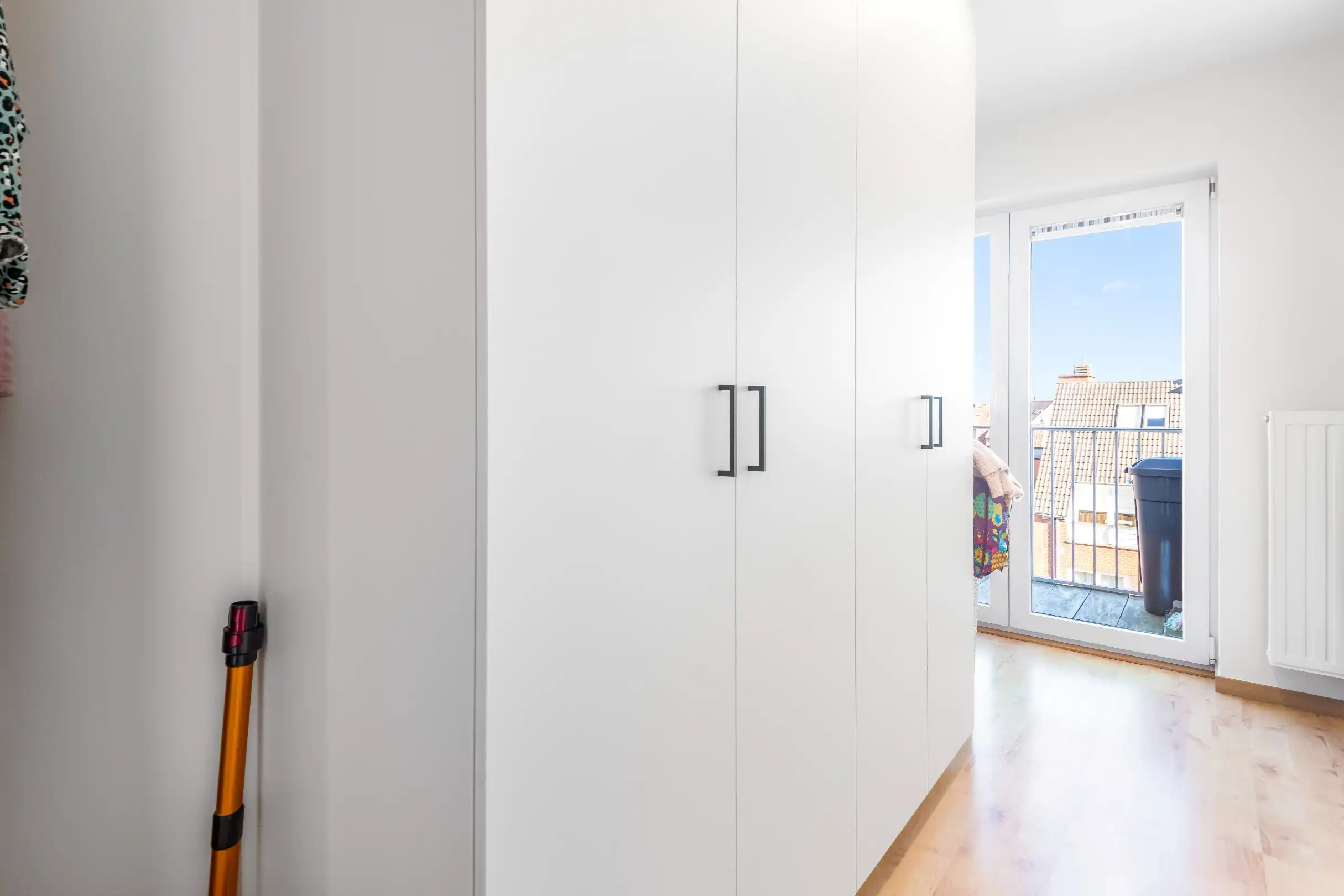 Ruim appartement met 2 slpk. aan de zonnekant van de Lippenslaan. Garage in de residentie te huur. foto 13