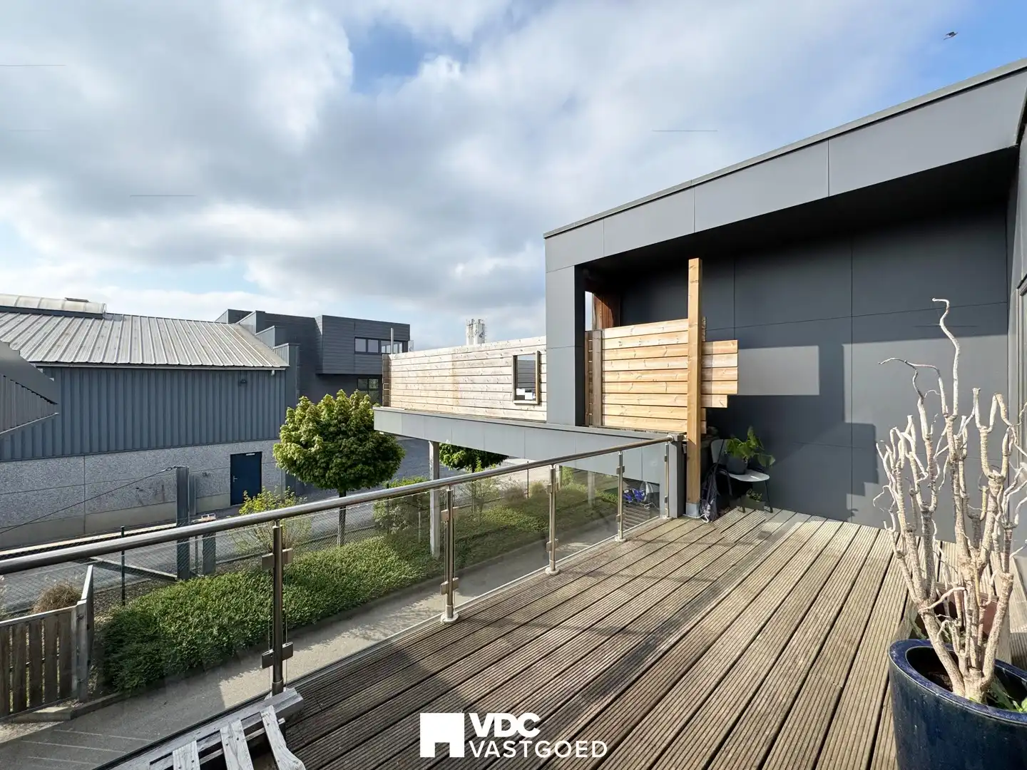 Representatief bedrijfscomplex met kantoren, dubbele industriehal, vergaderfaciliteiten, woongelegenheid en zonnepanelen foto 34