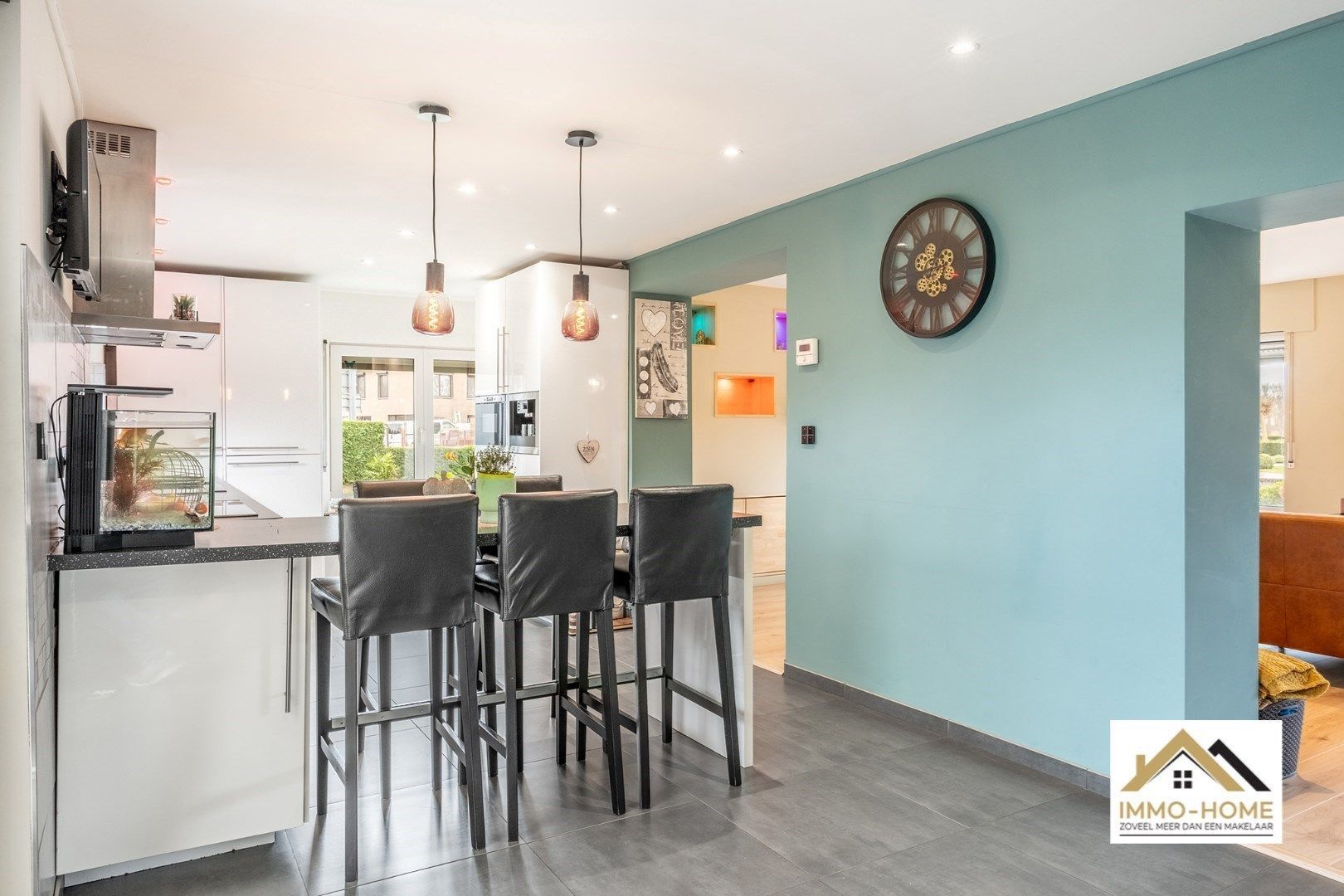 Ruime gerenoveerde woning met ruime grond!  foto 6