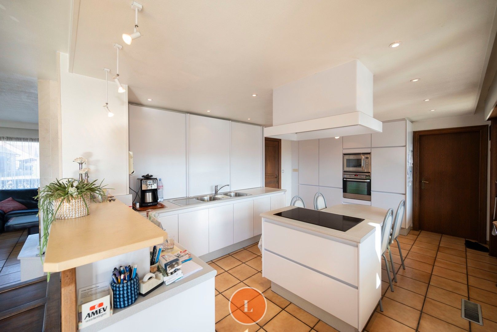 ruime en rustig gelegen woning met 5 slaapkamers en dubbele garage foto 5