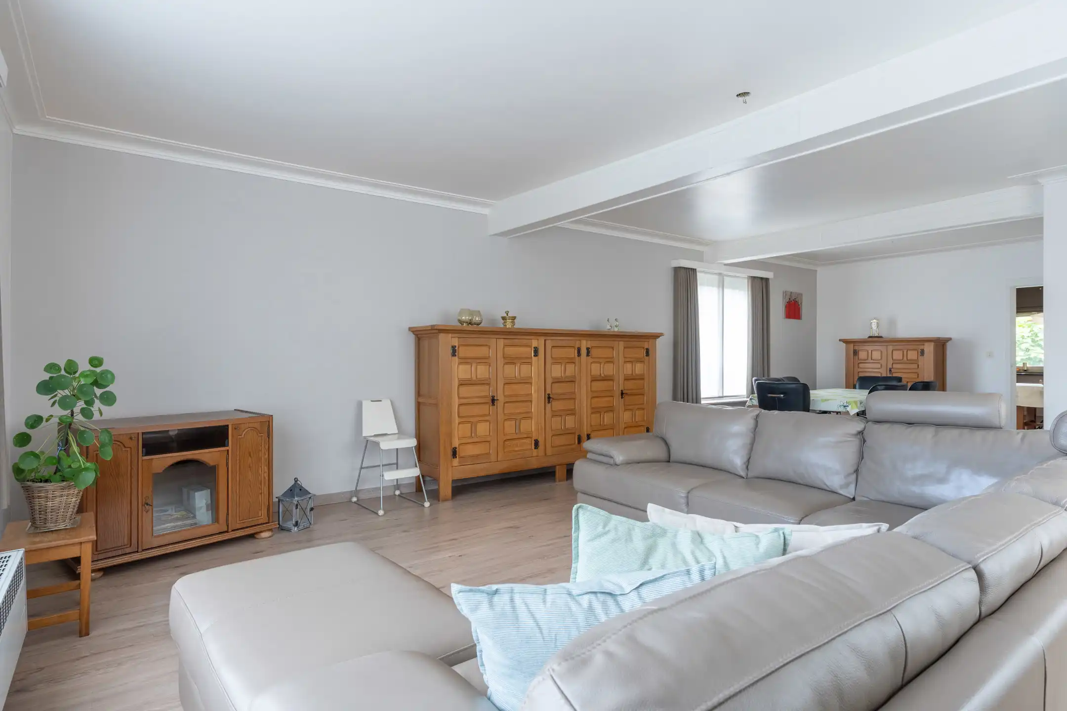Zeer gunstig gelegen woning met 3 slpks op 647 m² foto 8