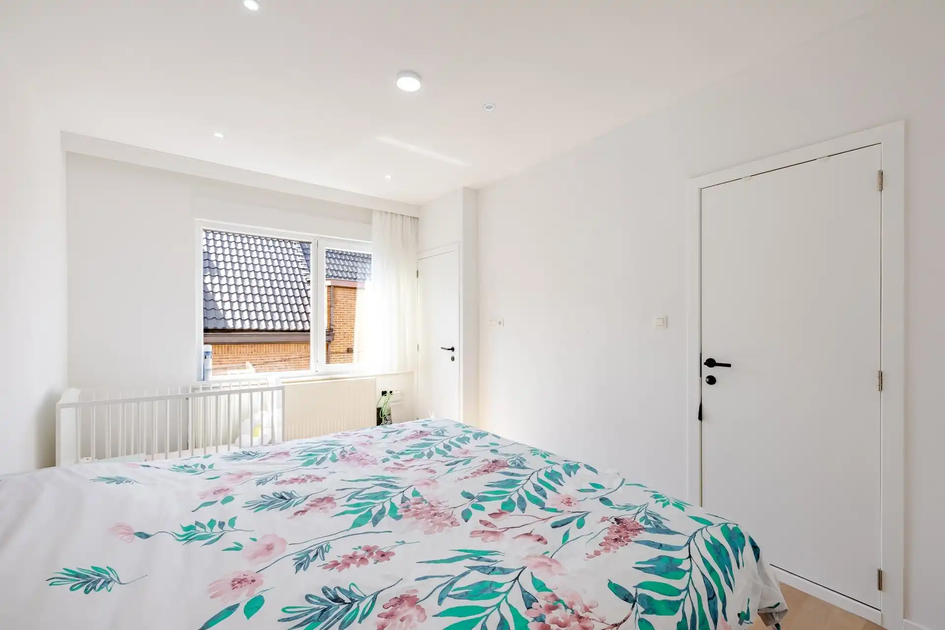 Top gerenoveerde woning met 3 slks op gunstige ligging foto 14