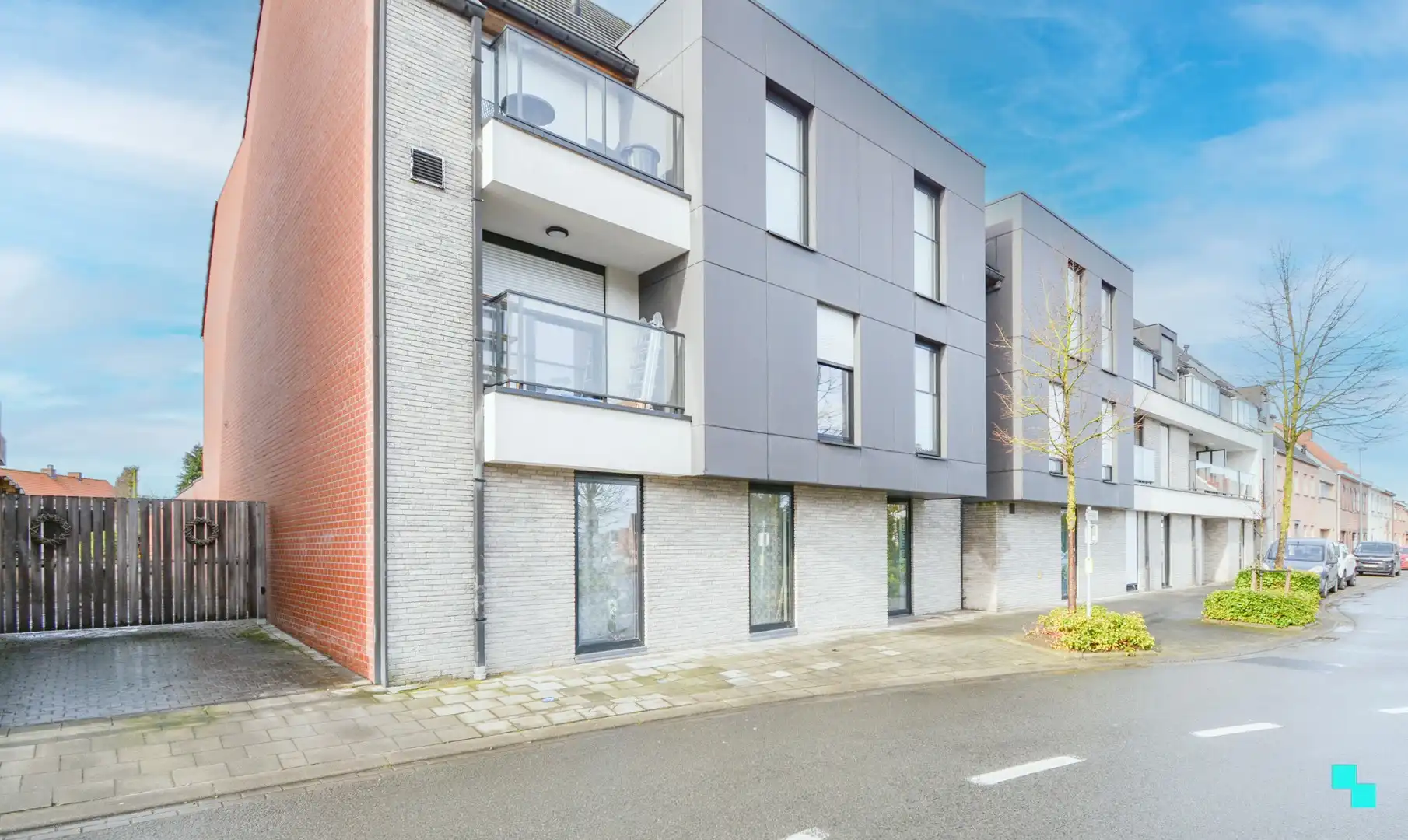 Recent, gelijkvloers appartement met garage te Westrozebeke foto 2