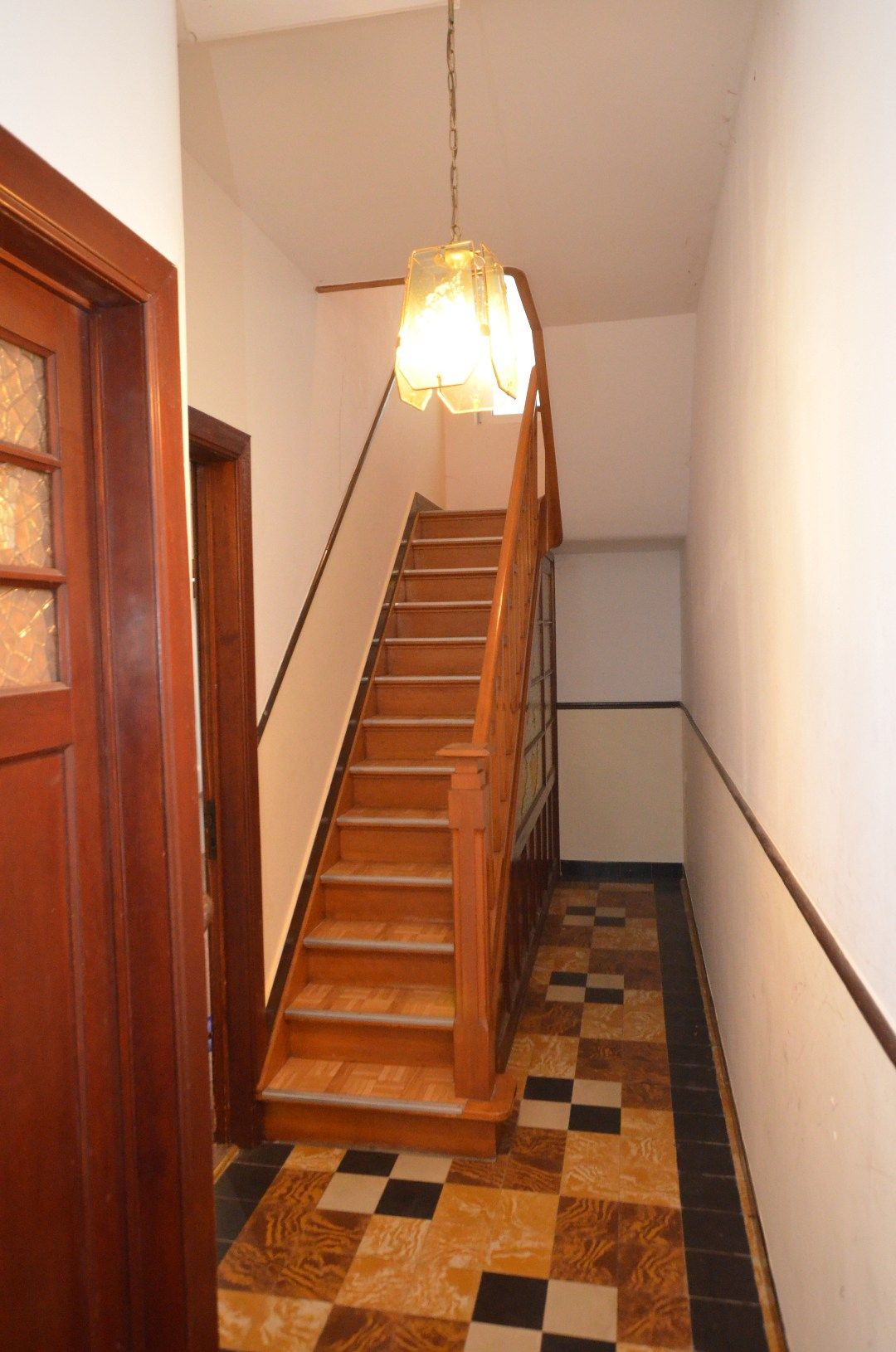 Gedeeltelijk gerenoveerd woonhuis foto 2