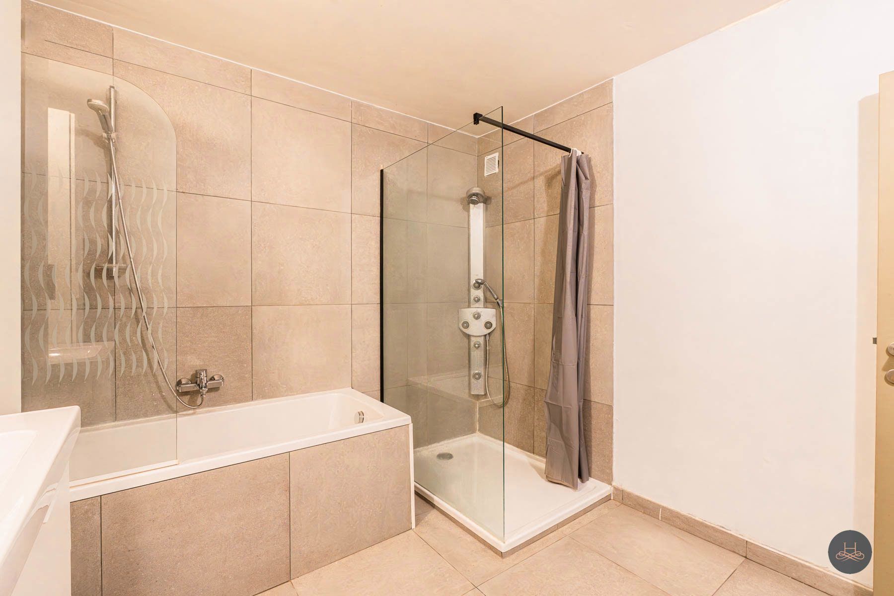 Uniek appartement met ruime tuin foto 18