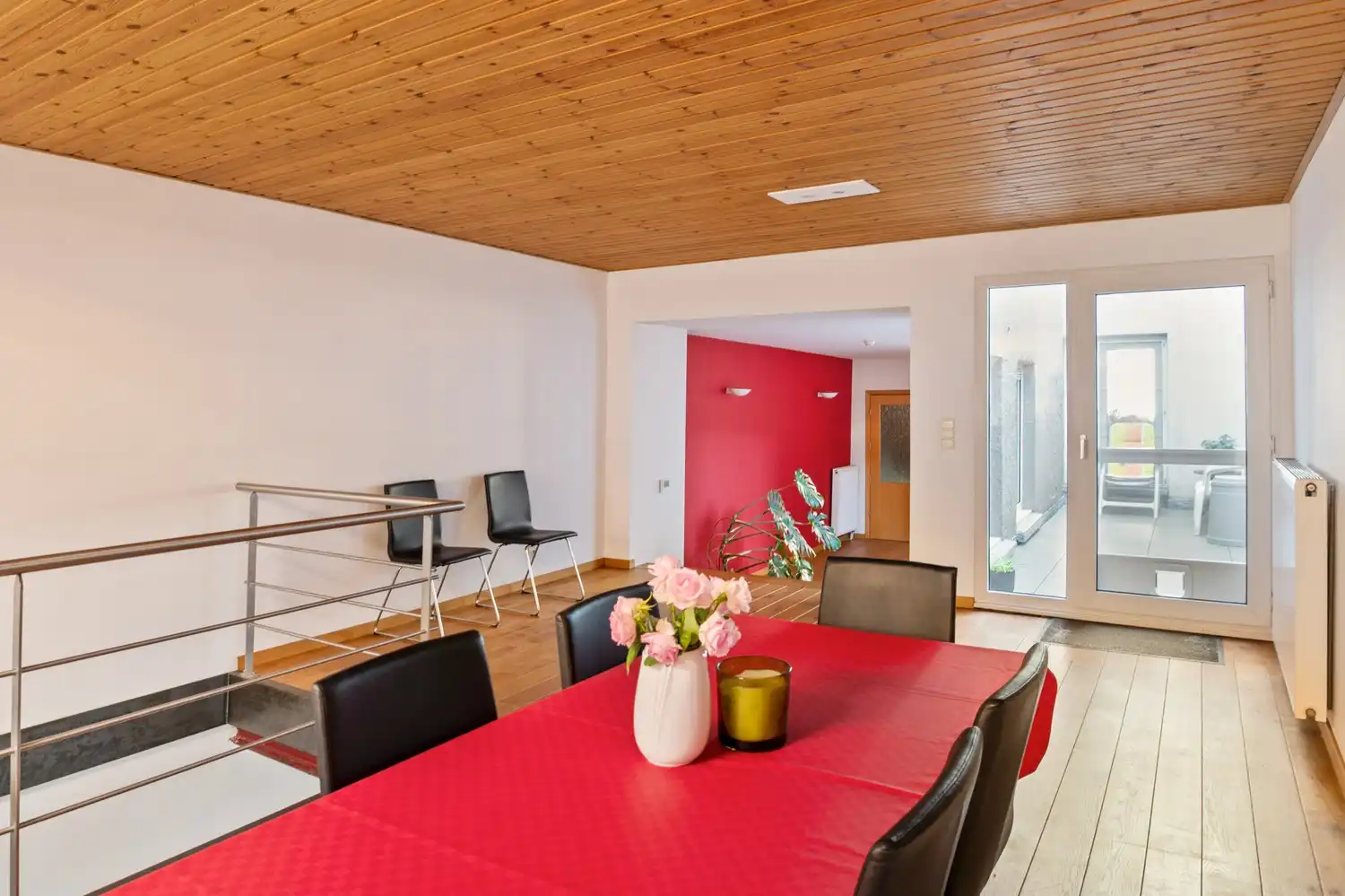 Ruime stadswoning met 4-5 slaapkamers, garage, sauna en buitenruimte! foto 11
