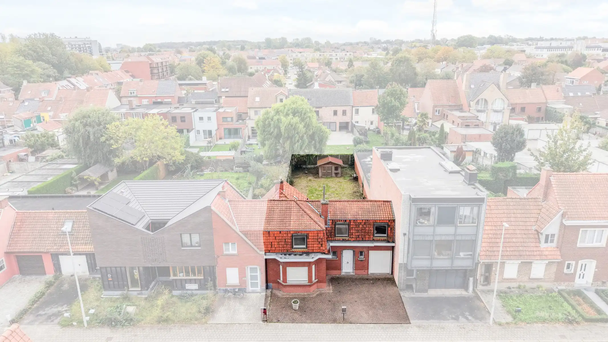 Gezinswoning met tuin op rustige ligging in Roeselare foto 2