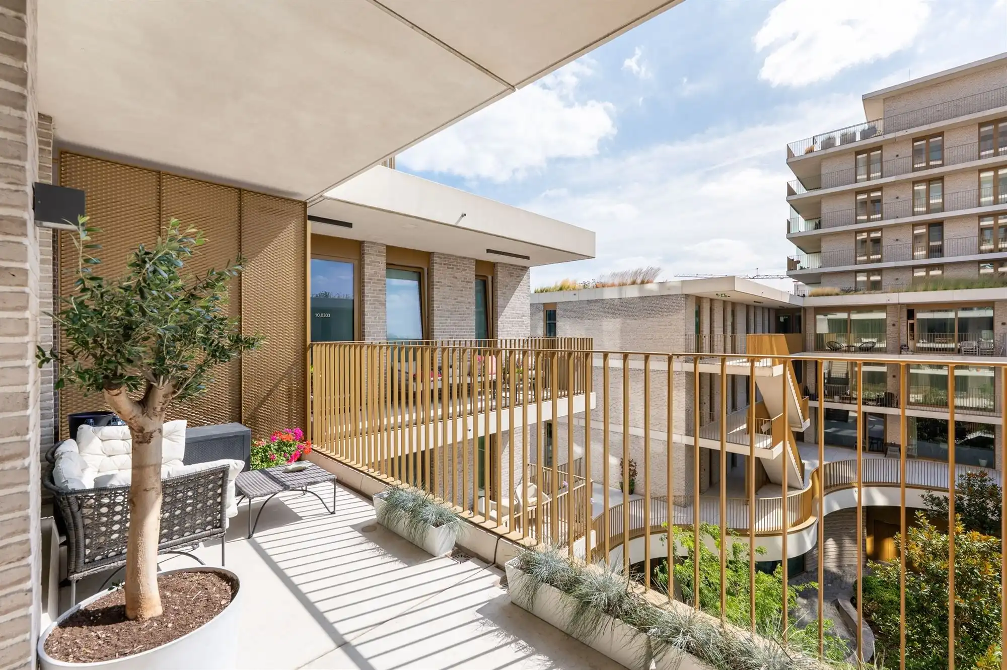 Nieuwbouw studio met ruim terras foto 13