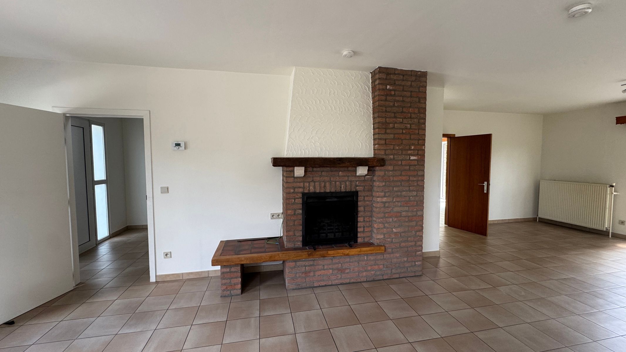 Ruime vrijstaande villa in een rustige en resientiële straat foto 4