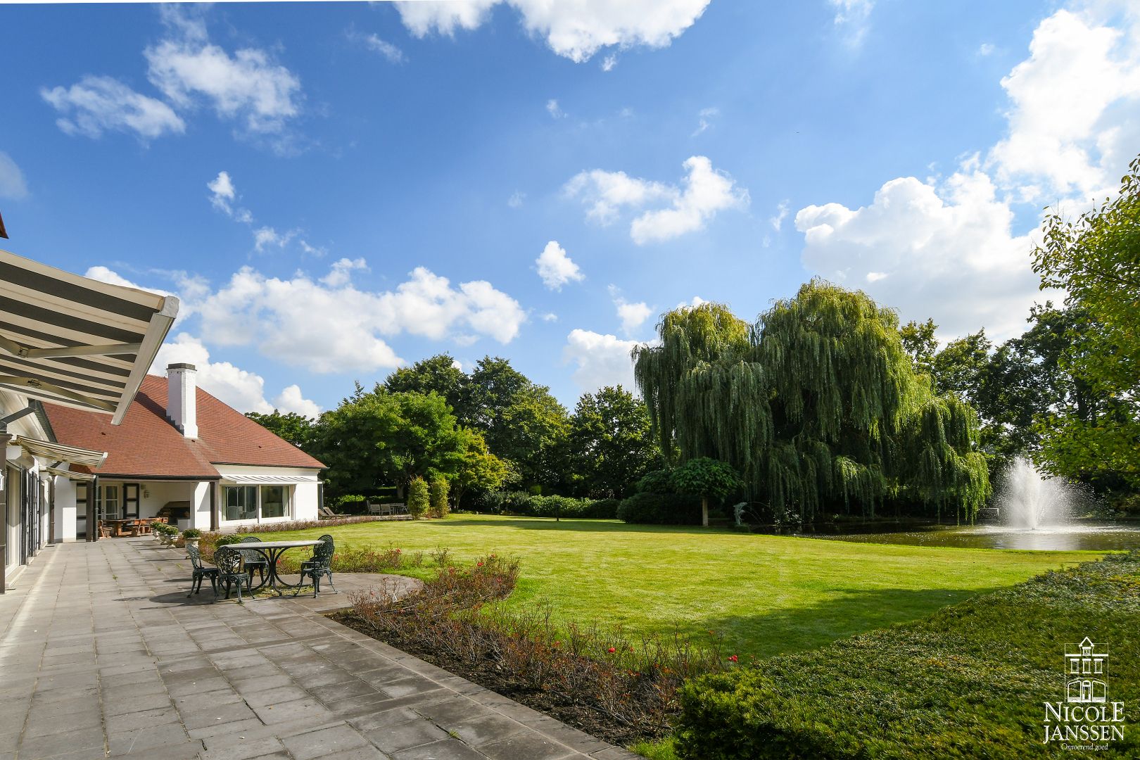 Exclusieve villa met binnenzwembad gelegen op een residentiële locatie foto 23