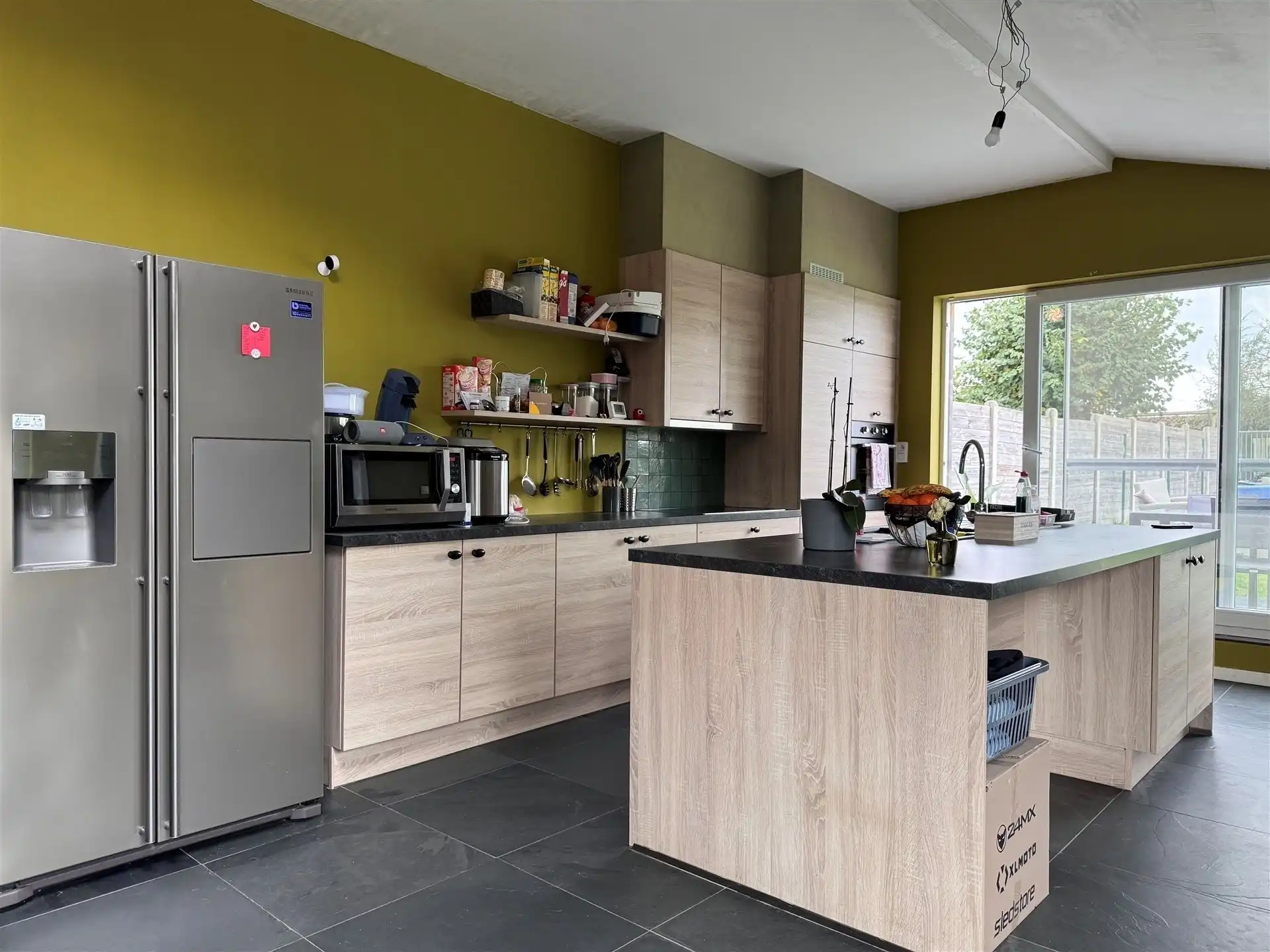 Gunstig gelegen halfopen bebouwing met grote tuin. foto 7