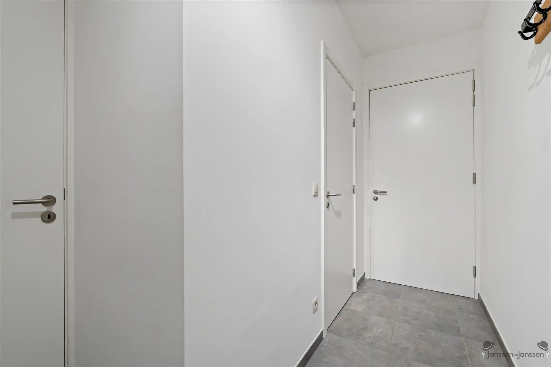 Volledig afgewerkt BEN appartement (2de verd.) met garage foto 19