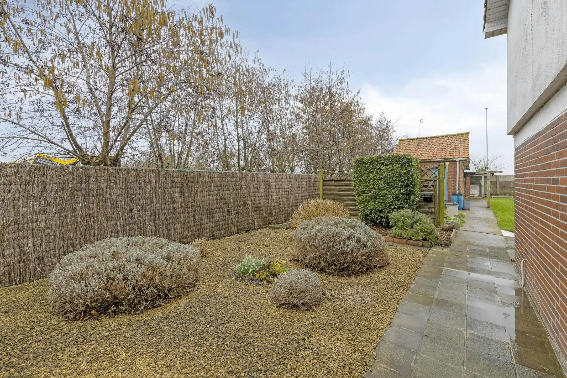 Ruime halfopen woning met 4 slaapkamers op 558m² te Veurne. foto 26