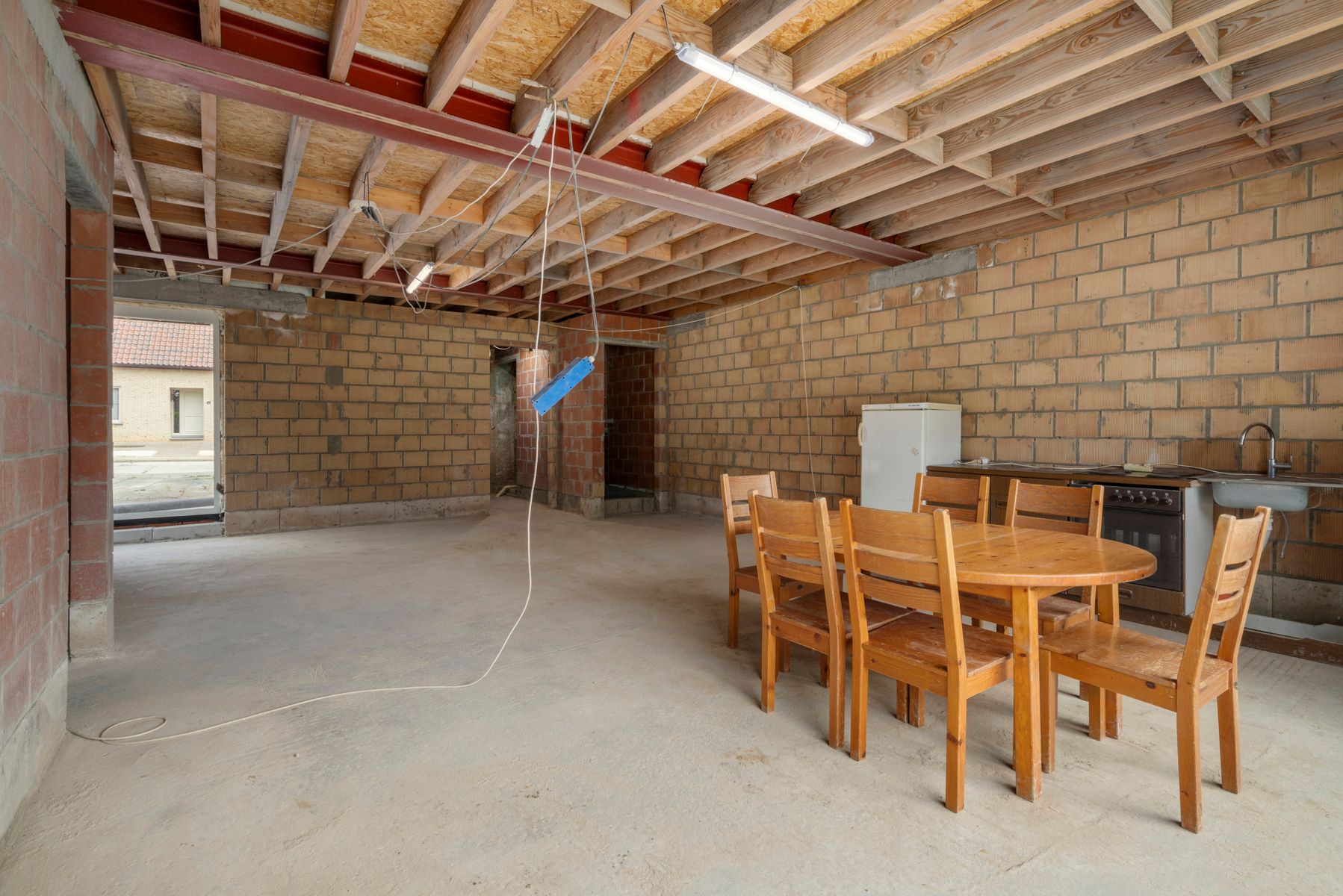 Verder te renoveren woning met drie slaapkamers te Smetlede! foto 3