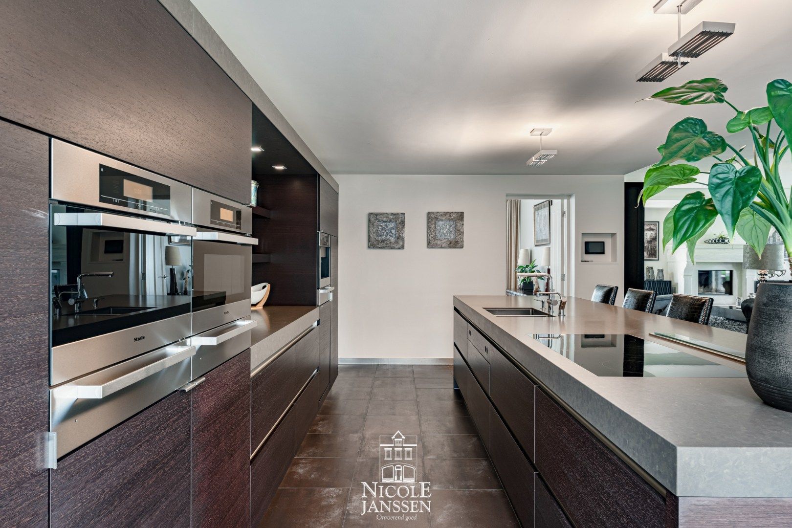 Moderne riante woning met paardenstallen en uitgestrekte weiden foto 8