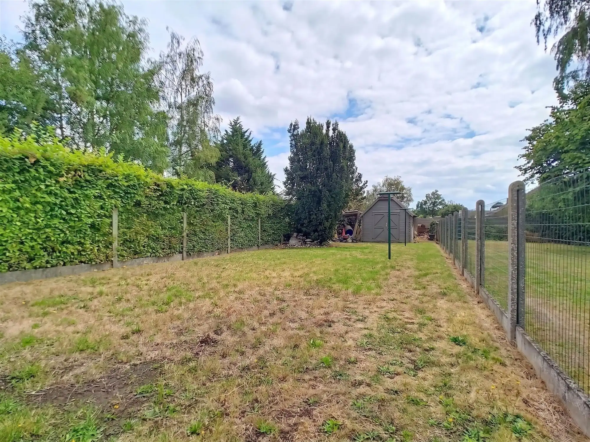 Ruime gerenoveerde gezinswoning met 4 slaapkamers foto 23