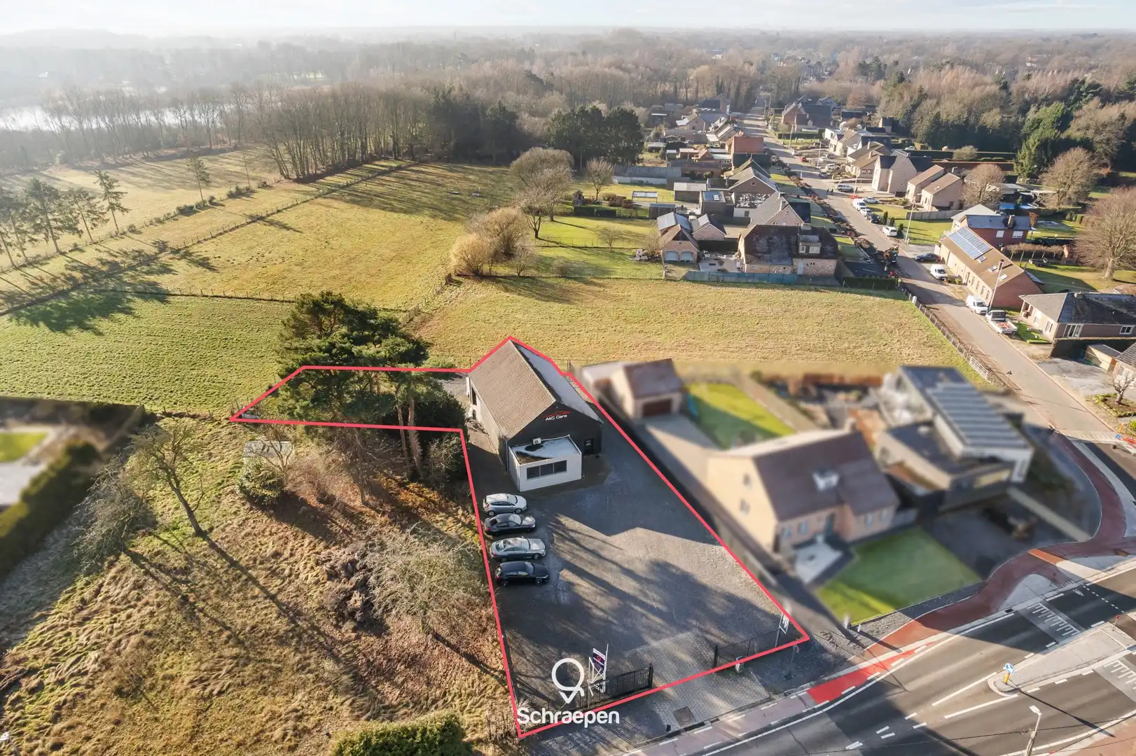 Uitstekend gelegen handelspand (305 m²) met véél parkeergelegenheid/buitenruimte te Zonhoven! foto 4