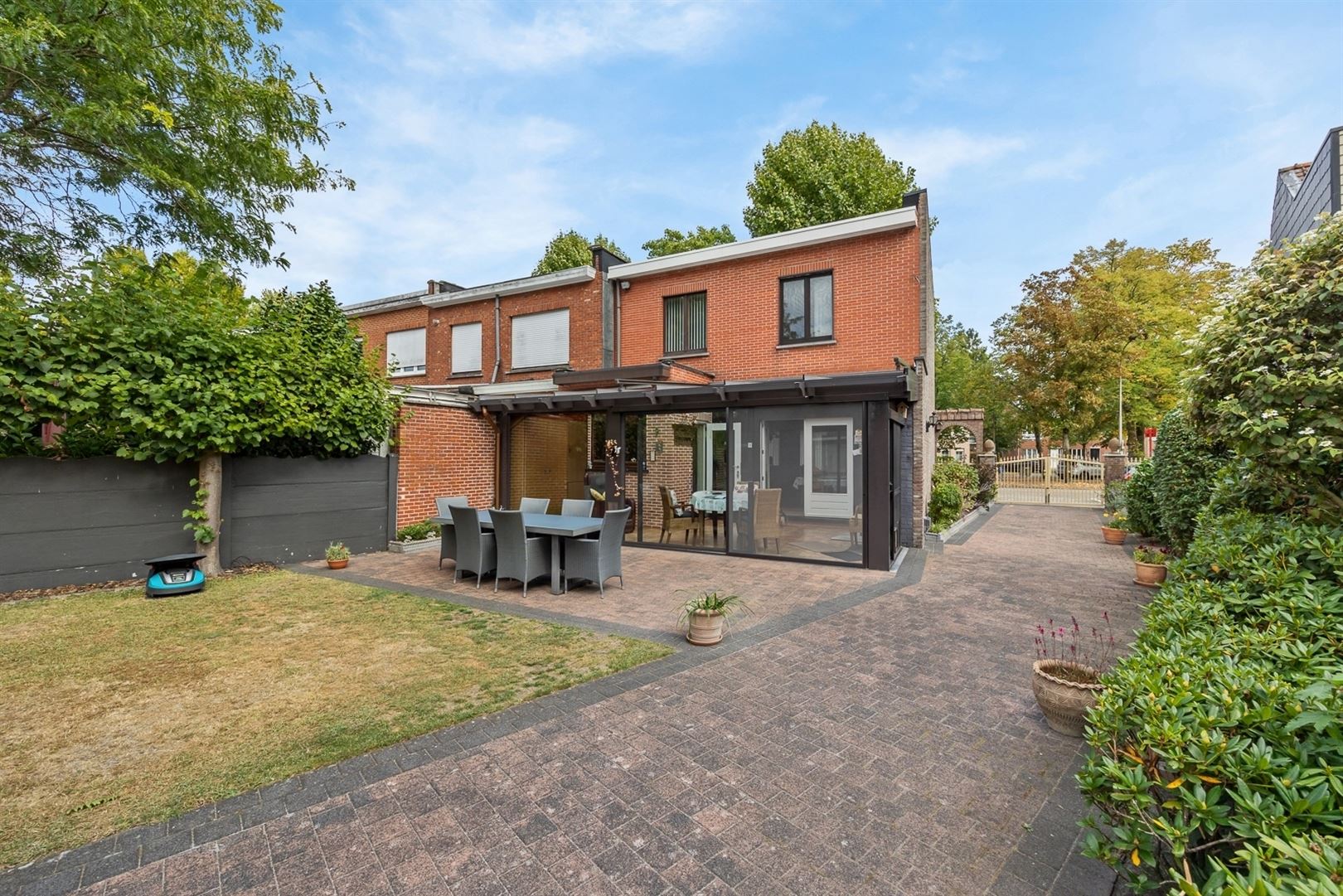 Halfopen bebouwing gelegen nabij centrum Brasschaat  foto 13