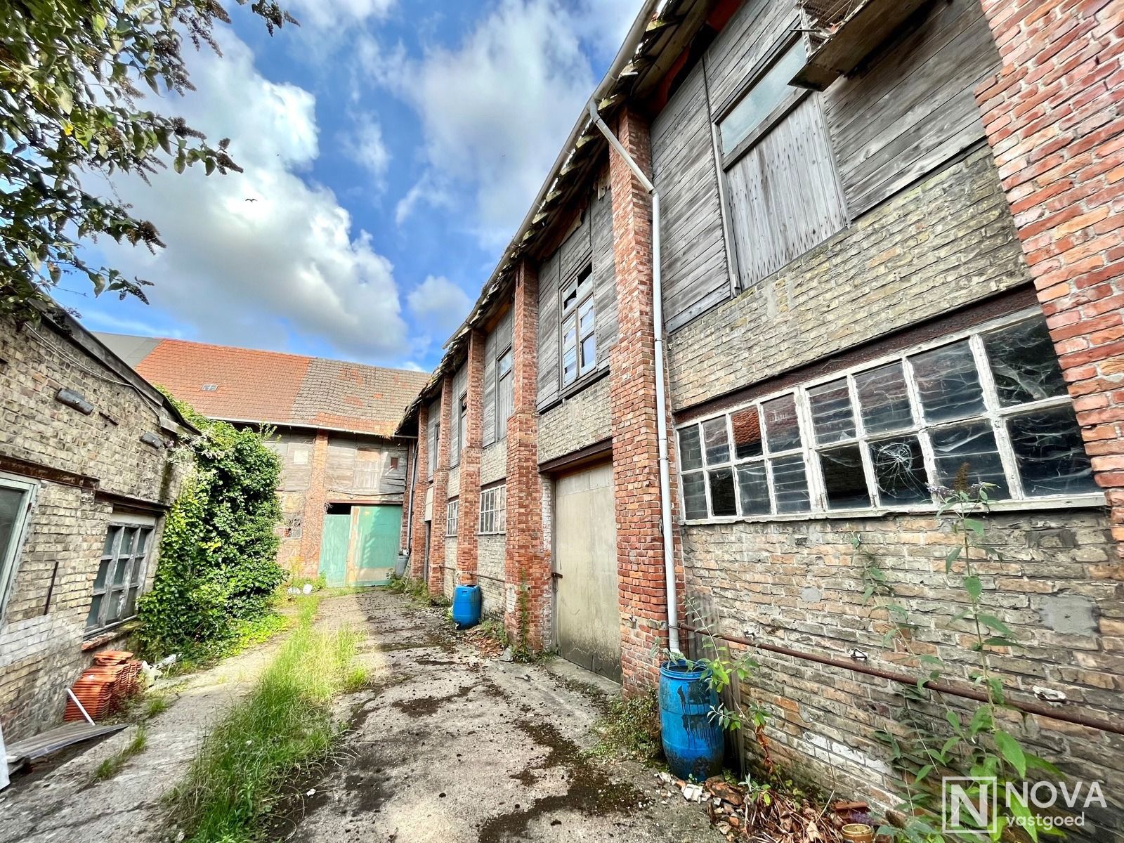 Unieke herenwoning met aanpalende loodsen foto 27