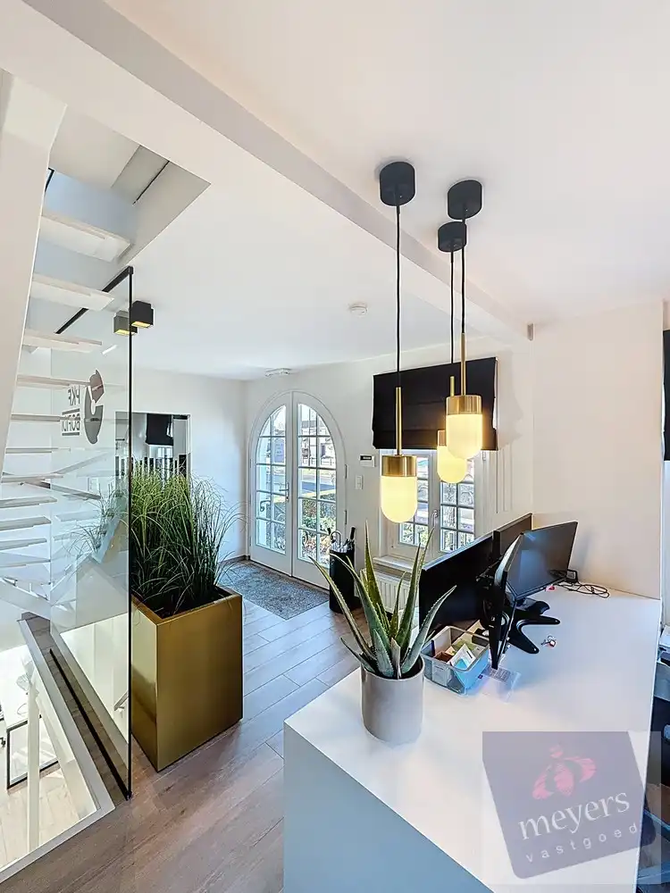 Veelzijdig commercieel pand met 14 parkeerplaatsen op topligging in Hasselt foto 4