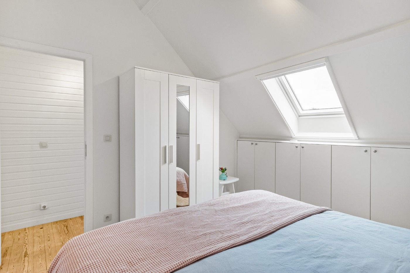 Super charmante, halfopen starterswoning met 2 slpk. en toffe tuin foto 17