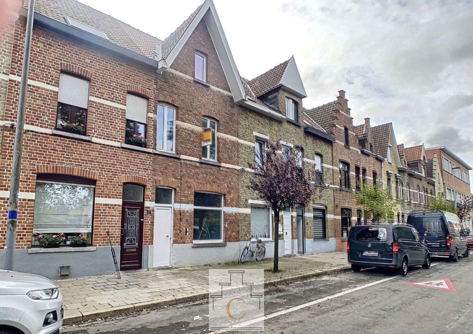 gerenoveerde rijwoning met zuidgerichte tuin voorraan St Andries foto {{pictureIndex}}