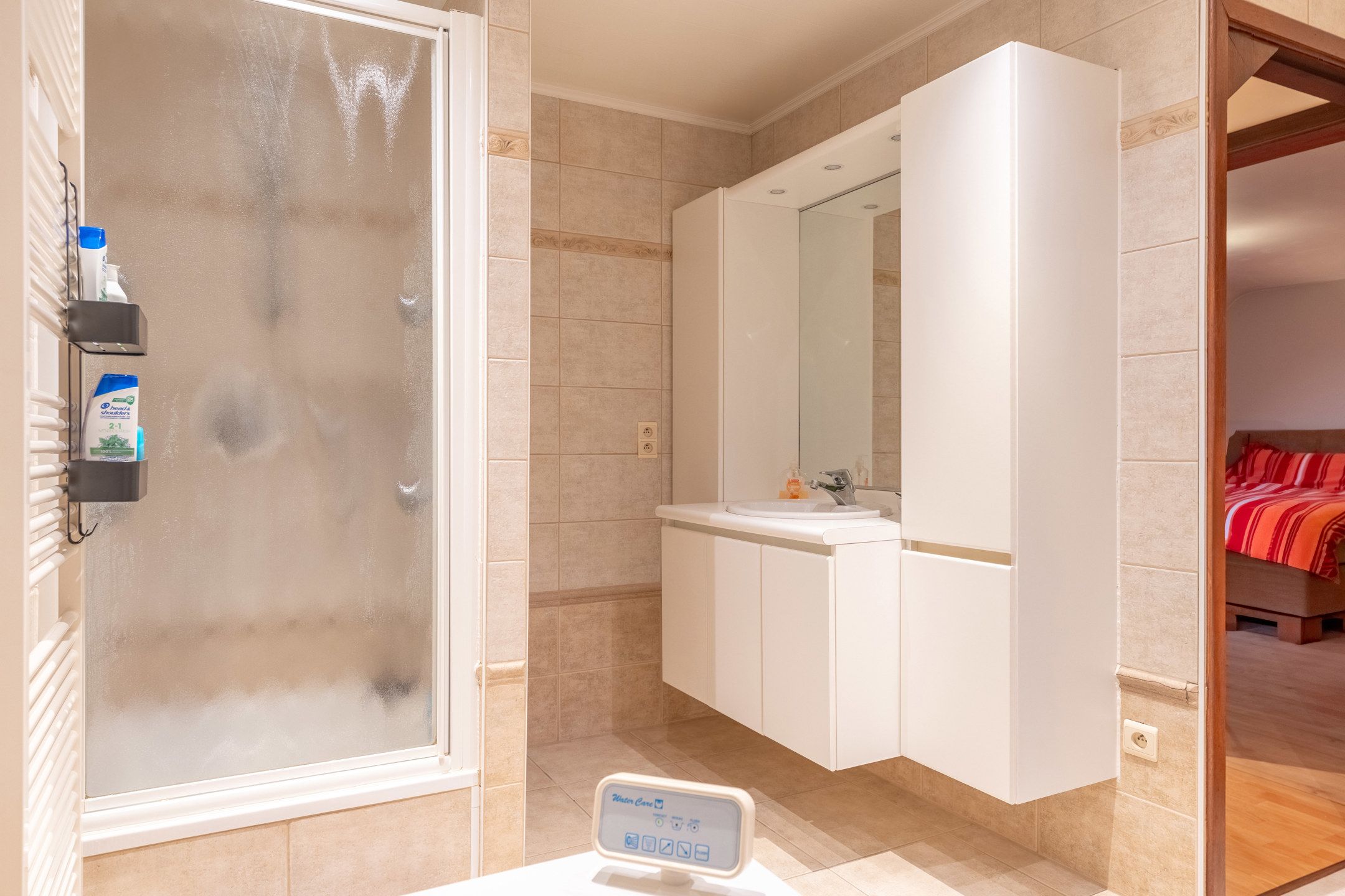 Instapklare gezinswoning met 5 slpks en 2 bdks te Vosselaar. foto 37