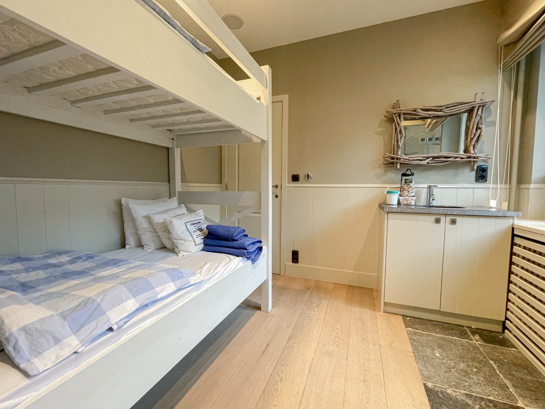 Aangenaam, perfect onderhouden appartement met een ruim terras. foto 29