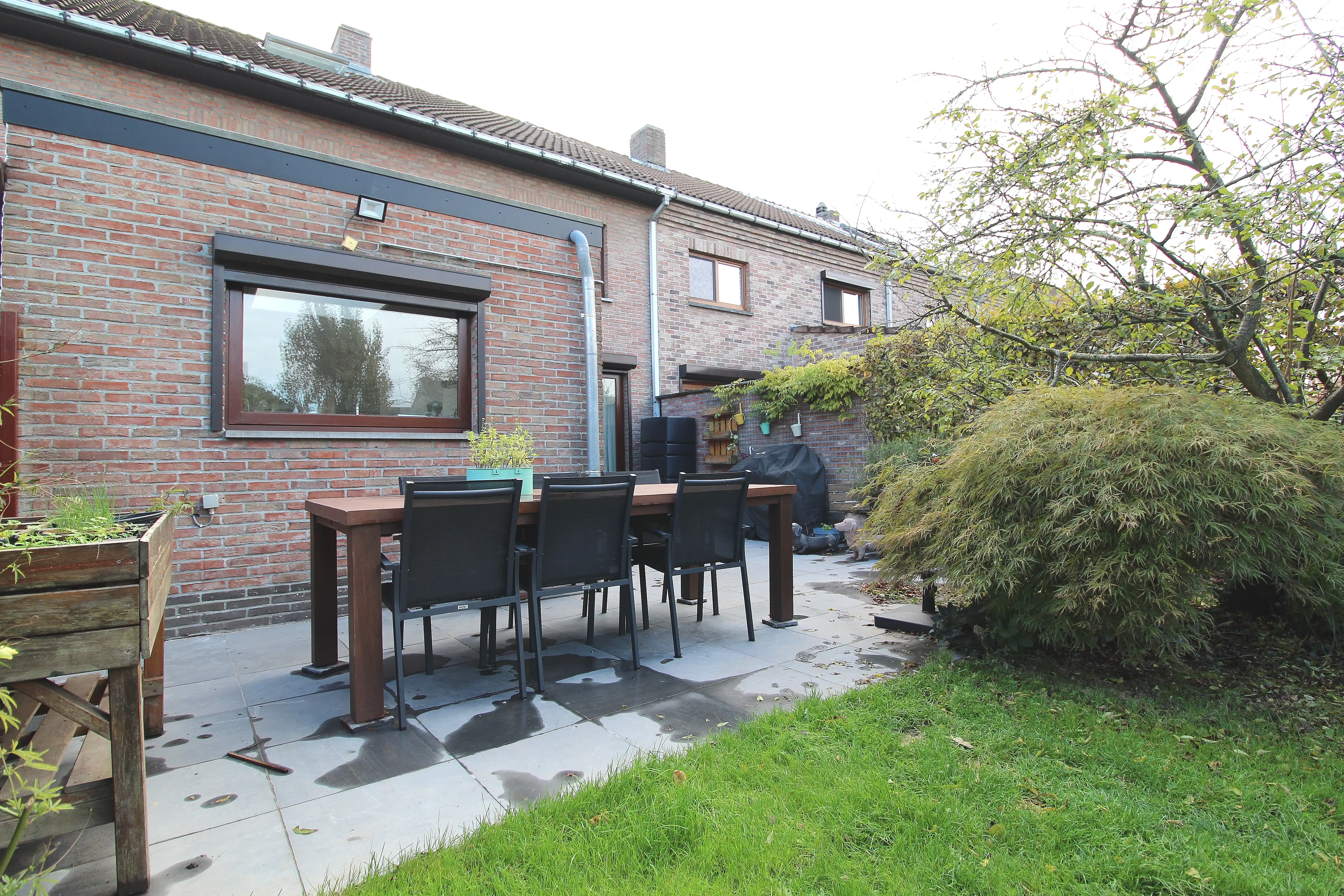 Instapklare, gesloten, bebouwing in residentiële woonwijk foto 21