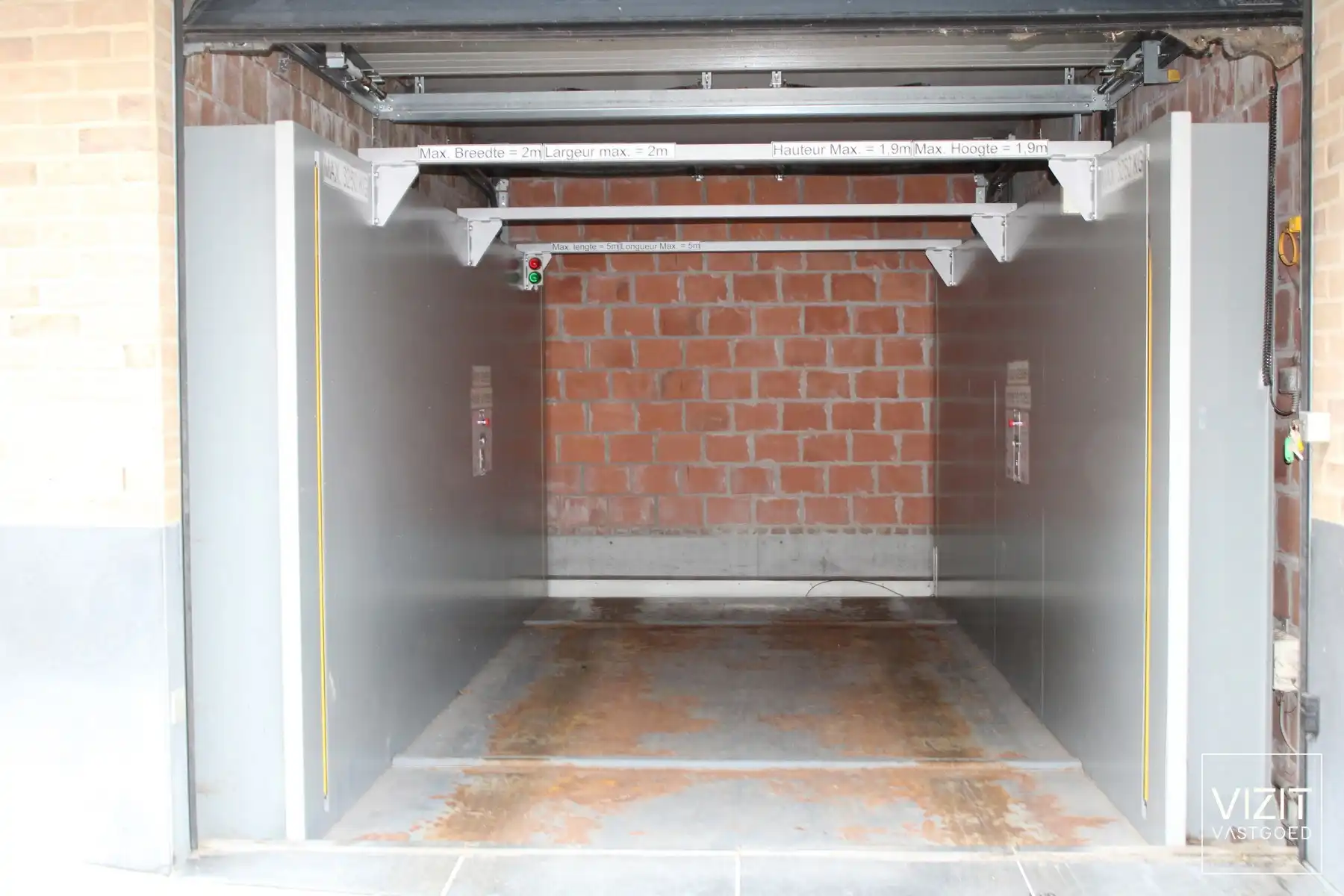 Ondergrondse parkeerplaatsen/garage met autolift   foto 4