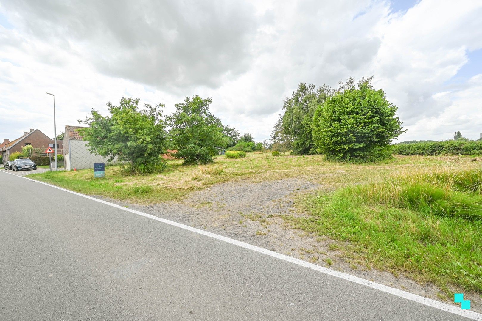 Royaal perceel gelegen in landelijk Oostrozebeke foto 9
