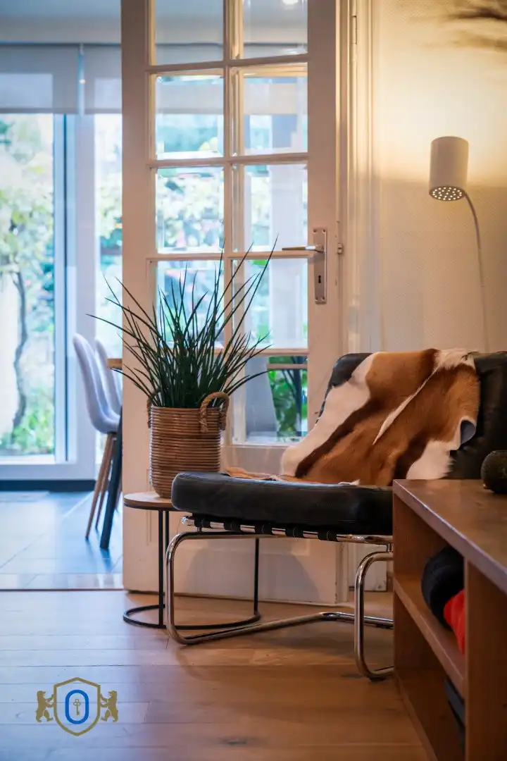 Brugse 3-slpkr herenwoning met studio & romantische tuin foto 8