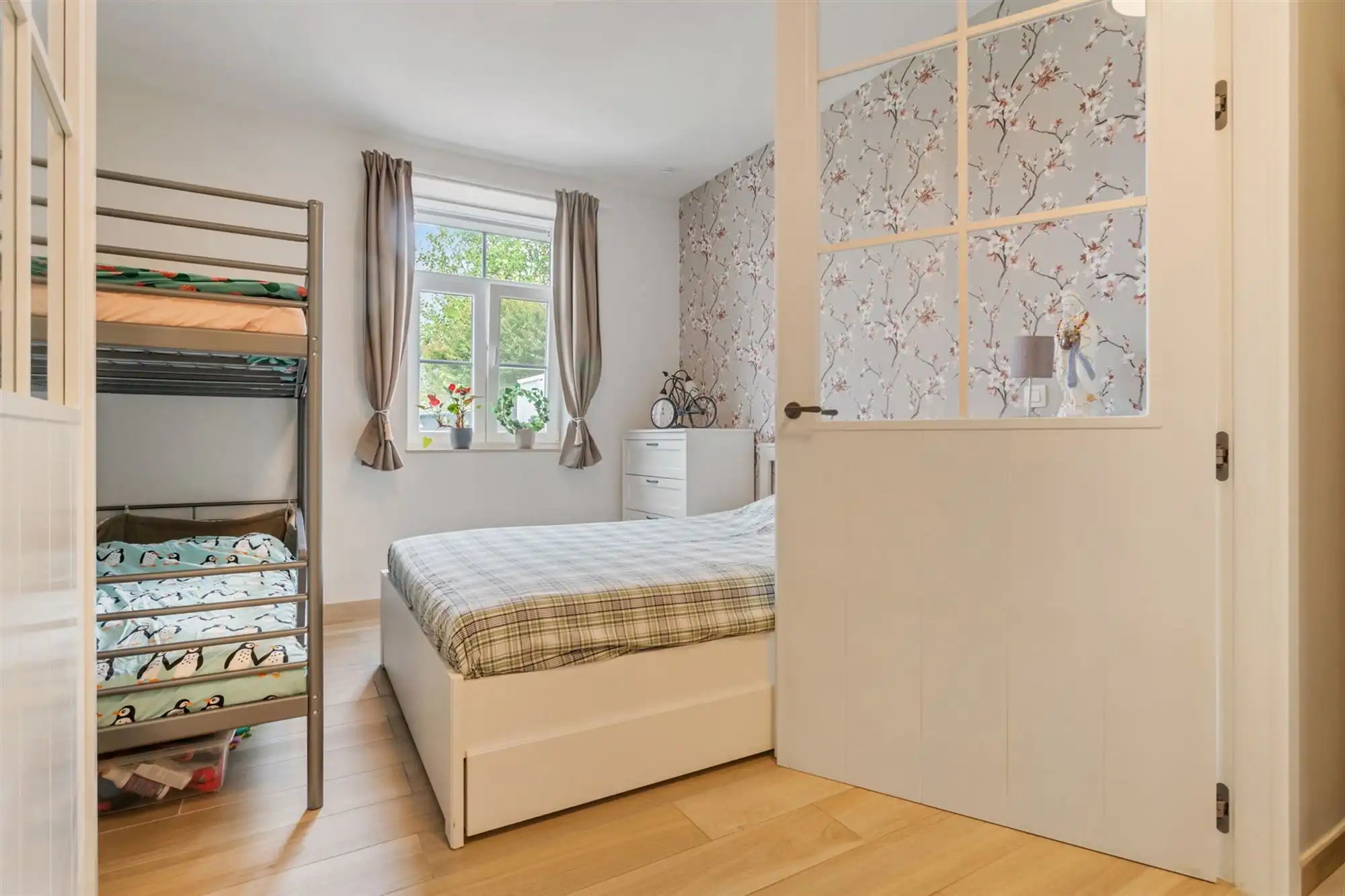 RECENT GELIJKVLOERS APPARTEMENT MET BIJHOREND TERRAS EN RUIME PRIVATE TUIN GELEGEN TE MEERHOUT foto 19