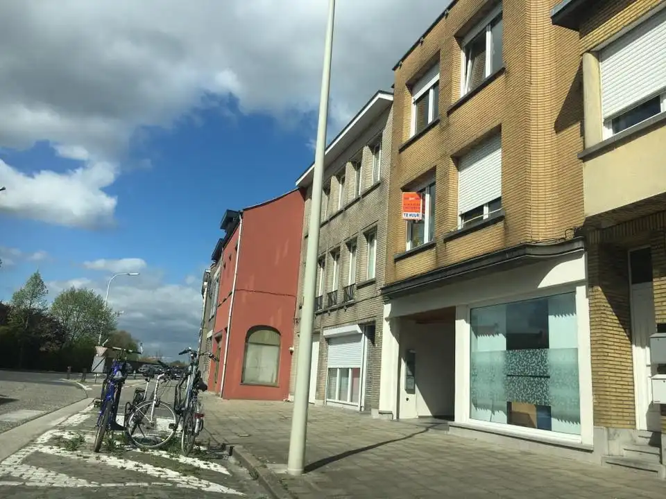 Op te frissen appartement met 2 slaapkamers te Lier foto {{pictureIndex}}